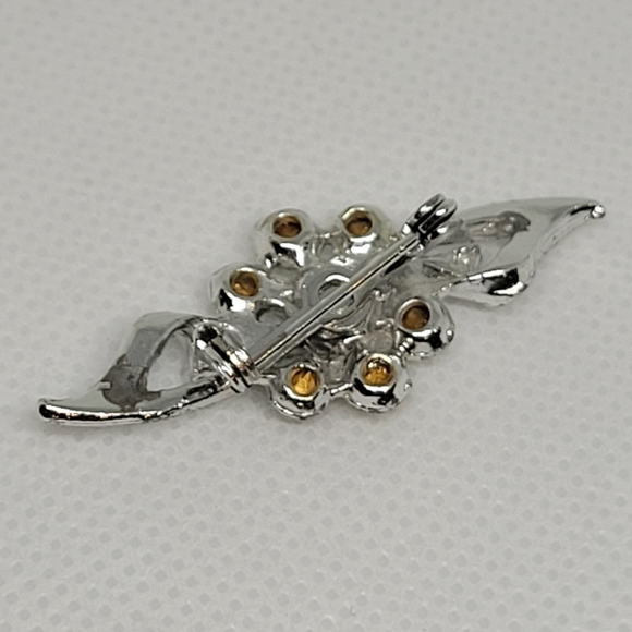 BEAUTIFUL Dainty Rhinestone Costume Brooch - Picture 8 of 14